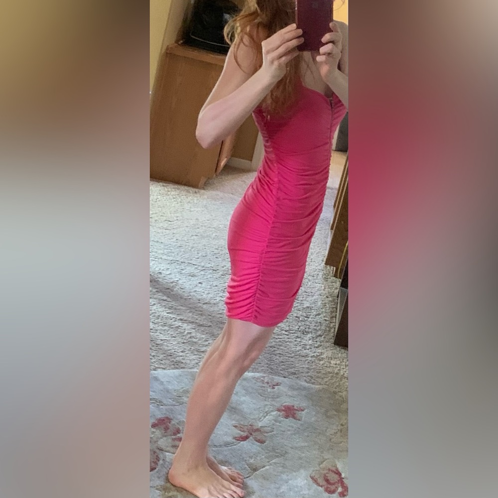 Cute fuchsia mini dress with ruched material, zipper front